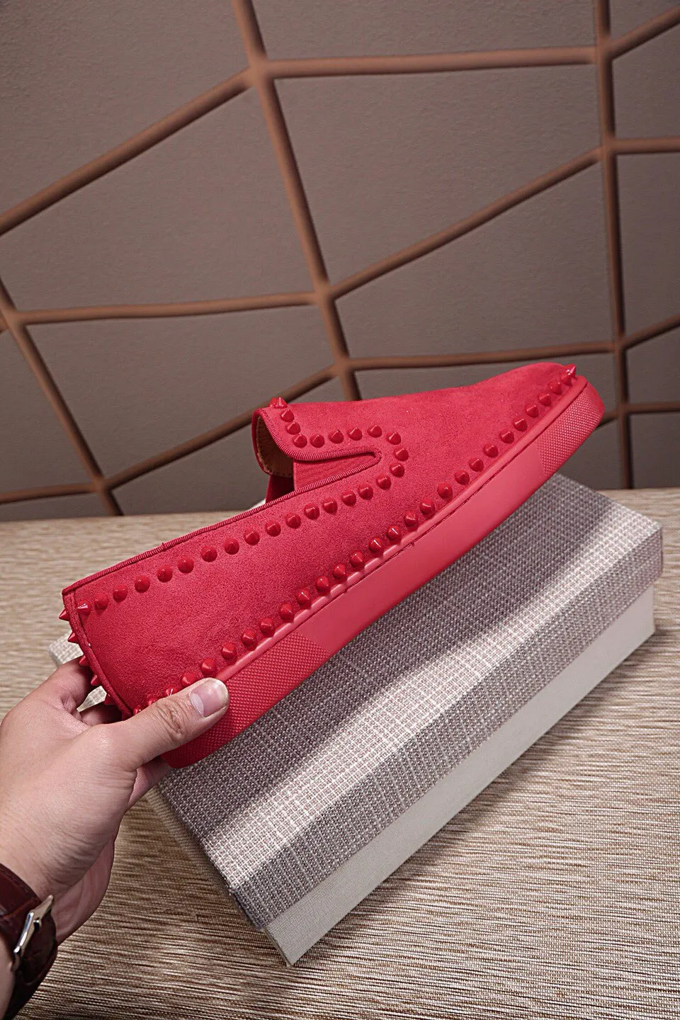 Ex-factory price 440. christian louboutin (CL red sole shoes) counter nail series, casual sneakers for couples 📢 📢 📢 Exclusive hot style release 🎈🎈💪 Movable latex feet 👻 Finished large sole car line [satisfied] 😝Female 35-40# Male 38#-46, global supply😝 [Top version]: original imported cowhide frosted upper, top original leather lining, original molded TPU outsole, original 1:1 detail processing, original shoe last, large quantity available from stock,